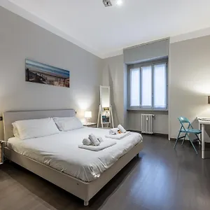 Sant' Ambrogio Flat Milão